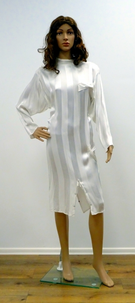 Kleid weiß, oben geschlossen