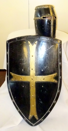 Kreuzritter: Kleid, Umhang, 2 Gürtel, Haube, Helm, Schild, schwarz