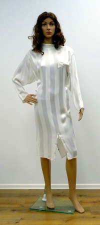 Kleid weiß, oben geschlossen